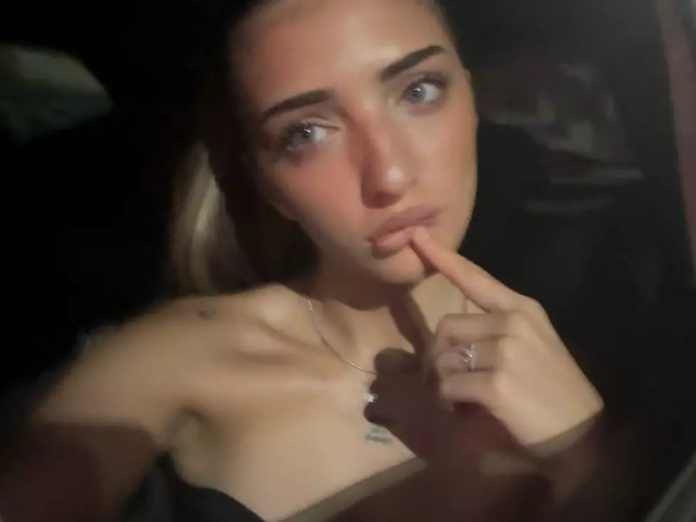 EmmaKrossX's Live Sex Cam Show