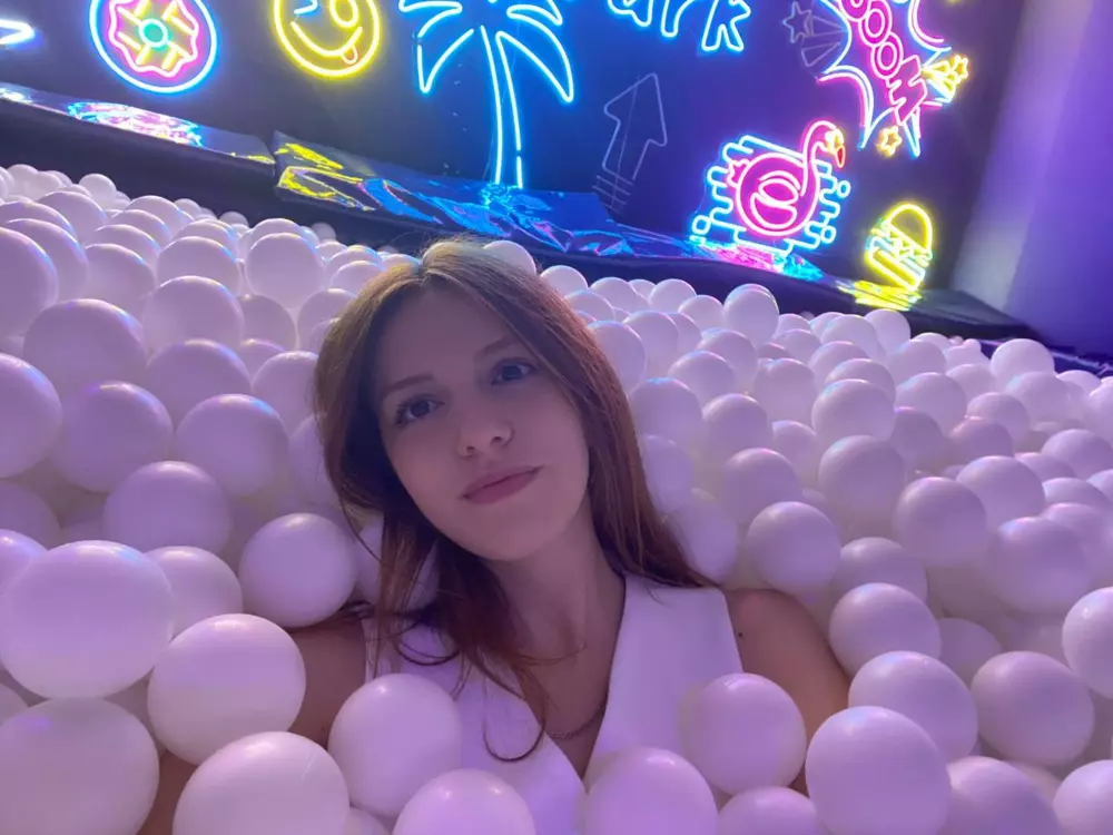 Live cam show with Julia - Athletic on Camsoda
