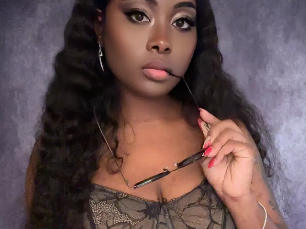 Live cam show with GoddessMae - Toes on Camsoda