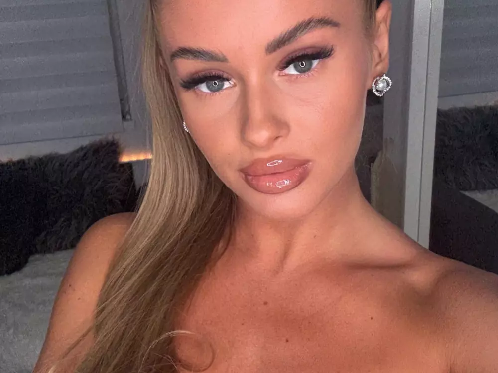 Live cam show with Rapunzeeel - Gym on Camsoda