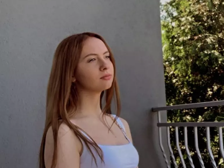 mila-glow's Live Sex Cam Show