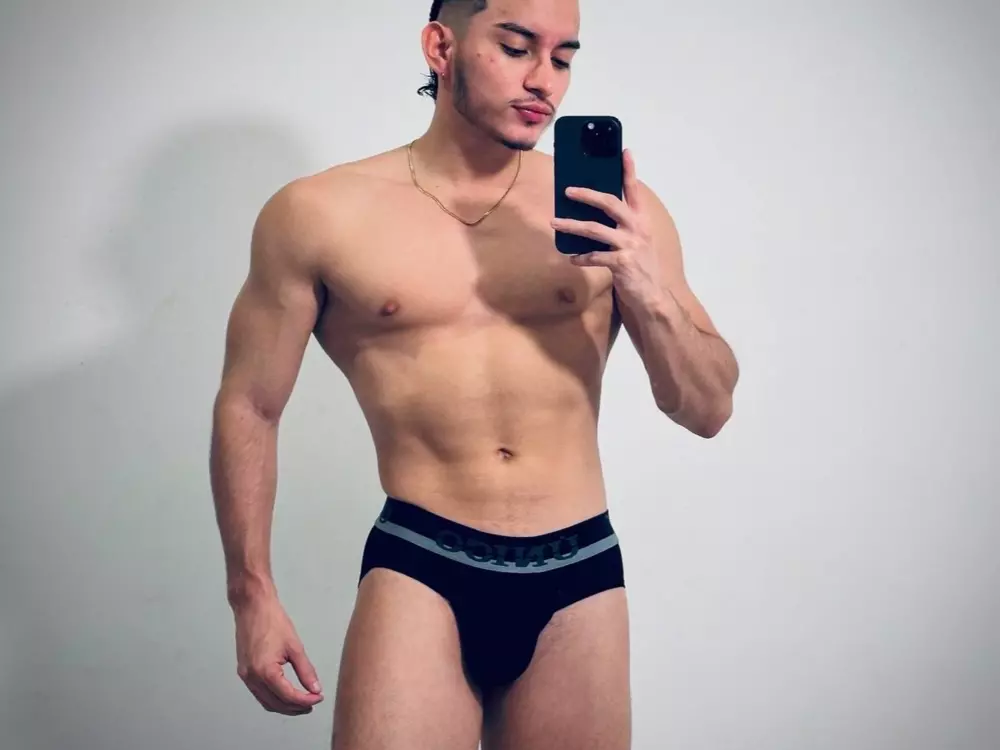 s4ntiagoxoxo's Live Sex Cam Show