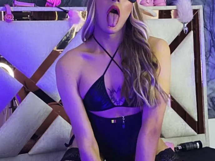 ScarlettQueenCs's Live Sex Cam Show