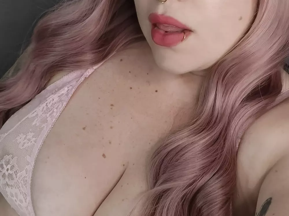 Live cam show with madyson-hof - Vibe on Camsoda