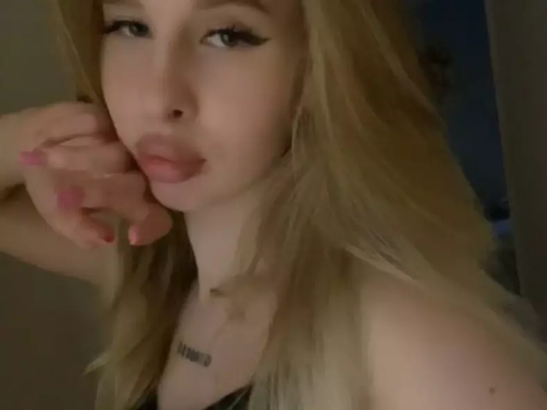 Live cam show with Jenny - Average on Camsoda