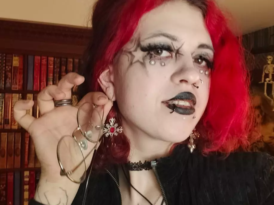 Live cam show with NoelleGothicShadow - Slap on Camsoda