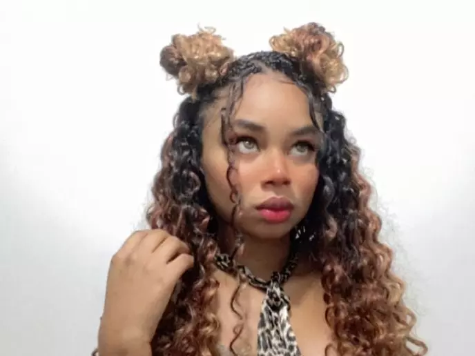 ebony-joness0