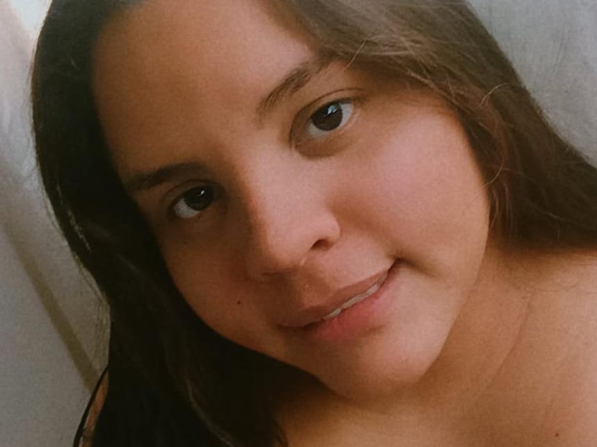 brunnette-hot