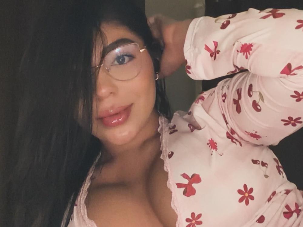 Alaiah-Lopez on CamSoda