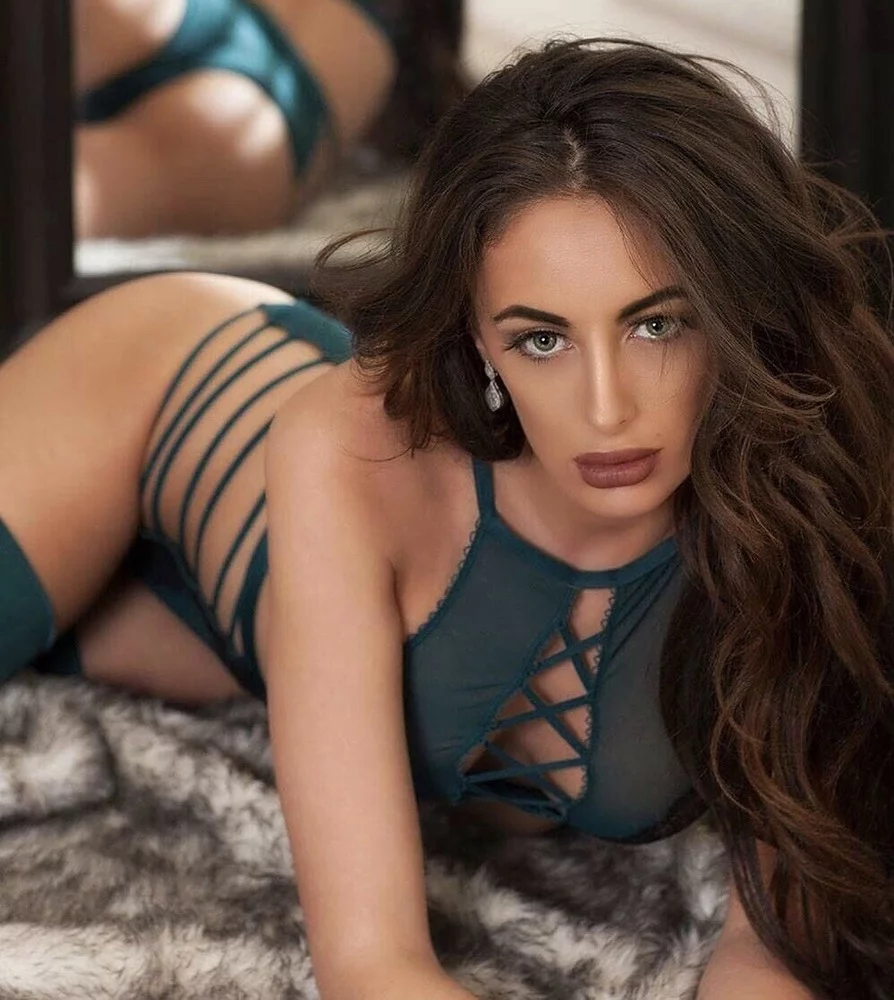 Playmate Kiki's Live Sex Cam Show