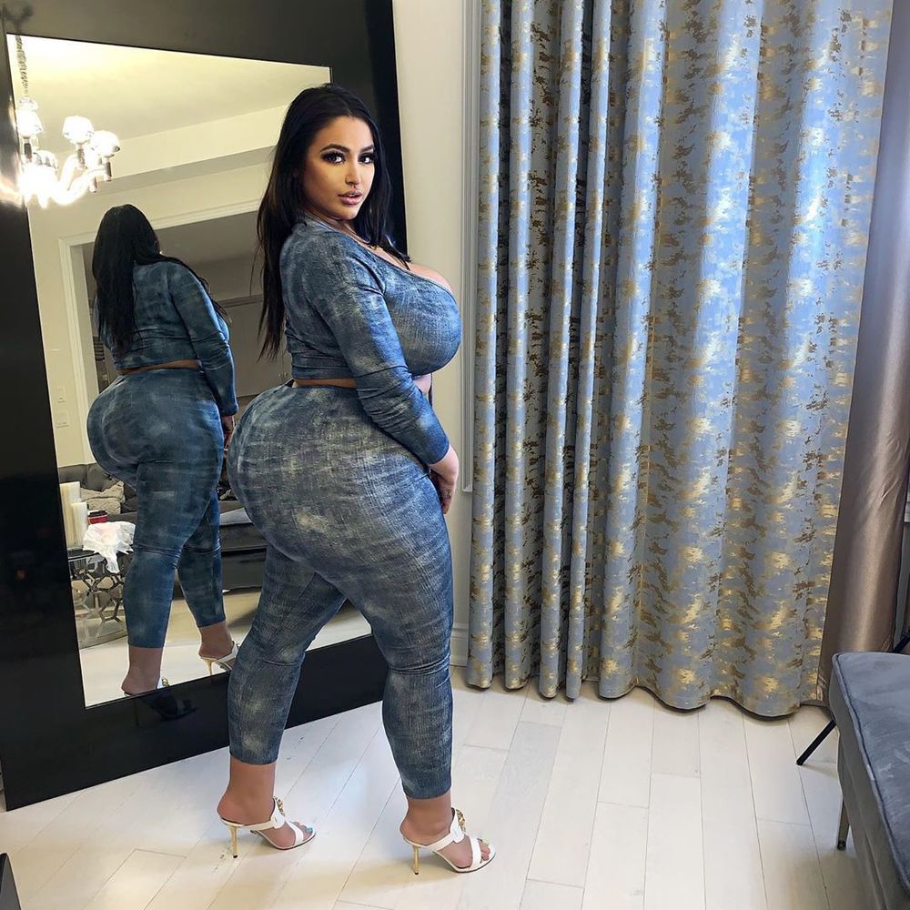 Real Diamond Doll (realdiamonddoll) Nude on Cam. Free Live Sex Chat Room -  Camsoda
