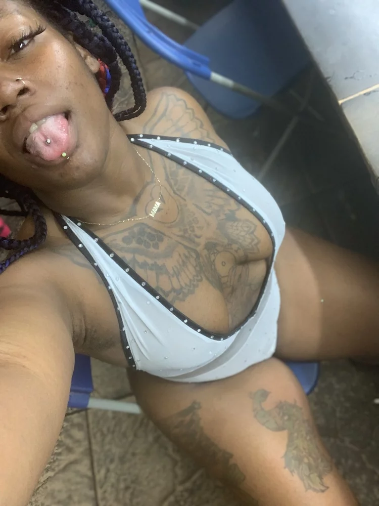 NinaDaButtfcka's Live Sex Cam Show