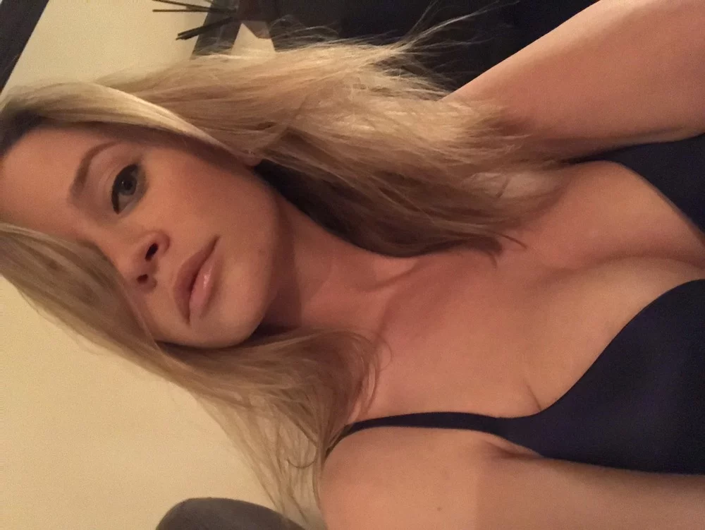 HeyStellaXX's Live Sex Cam Show