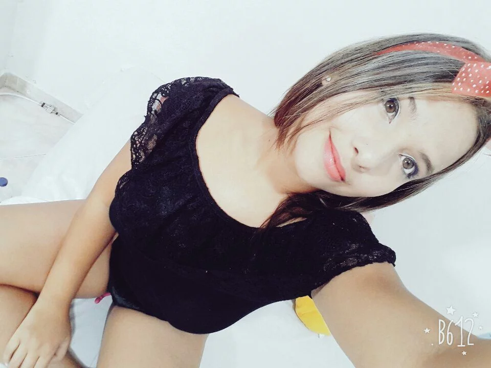 veronicavega1's Live Sex Cam Show