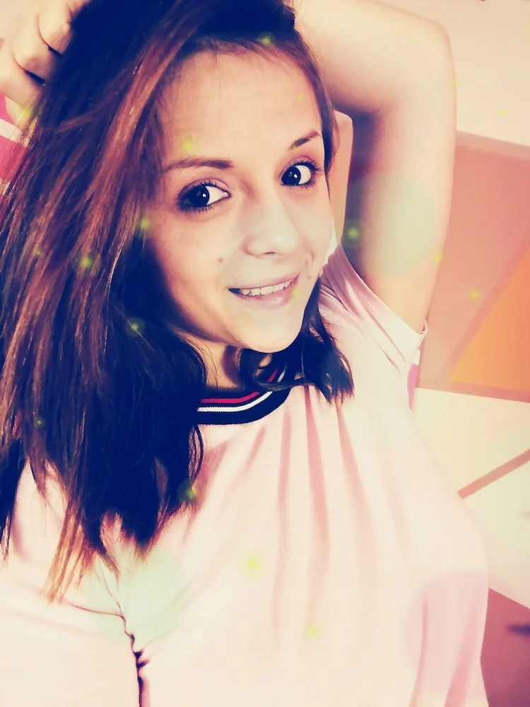 Anya20's Live Sex Cam Show