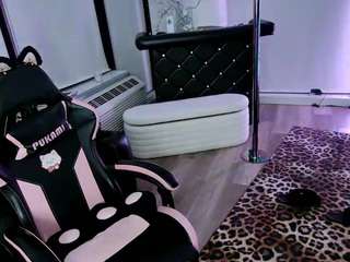 Live cam show with Strella Kat