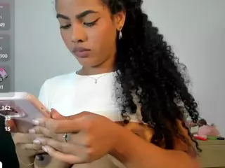 naomixjones's Live Sex Cam Show