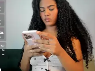 naomixjones's Live Sex Cam Show