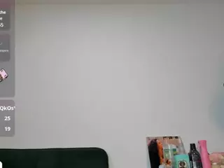 naomixjones's Live Sex Cam Show