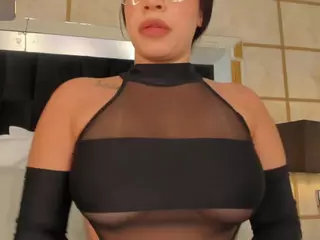 Julieta Wild's Live Sex Cam Show