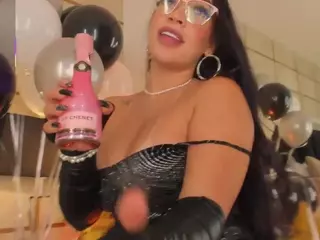 Julieta Wild's Live Sex Cam Show