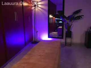 Laauura's Live Sex Cam Show