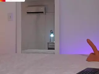 agustinasaenz's Live Sex Cam Show