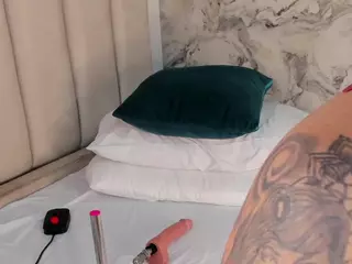 amyhouse's Live Sex Cam Show