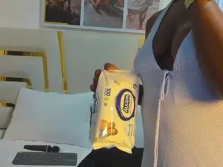 huddahmonroe's Live Sex Cam Show