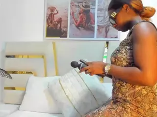 huddahmonroe's Live Sex Cam Show