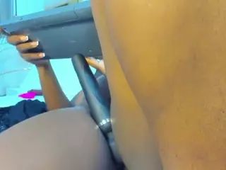 huddahmonroe's Live Sex Cam Show
