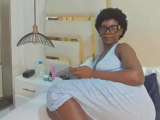huddahmonroe's Live Sex Cam Show