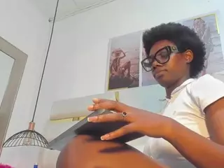 huddahmonroe's Live Sex Cam Show