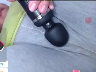 emielyn82's Live Sex Cam Show