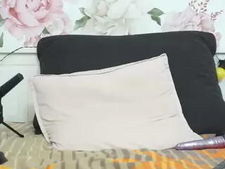 lilyblondie's Live Sex Cam Show