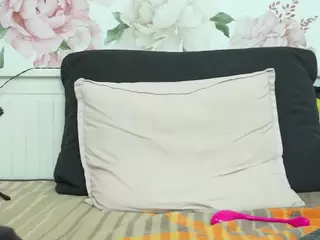 lilyblondie's Live Sex Cam Show