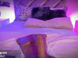 Malaia Hills's Live Sex Cam Show