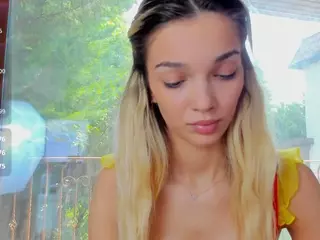 sassyt33n's Live Sex Cam Show