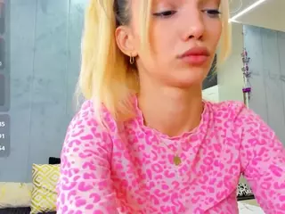 sassyt33n's Live Sex Cam Show