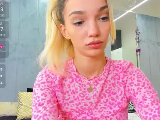 sassyt33n's Live Sex Cam Show
