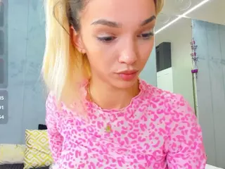 sassyt33n's Live Sex Cam Show