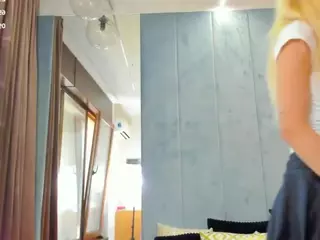 sassyt33n's Live Sex Cam Show