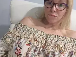Mikagray's Live Sex Cam Show