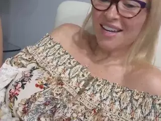 Mikagray's Live Sex Cam Show