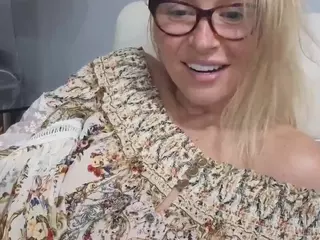 Mikagray's Live Sex Cam Show
