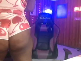 Qveen Purp's Live Sex Cam Show