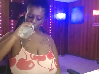Qveen Purp's Live Sex Cam Show