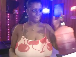 Qveen Purp's Live Sex Cam Show