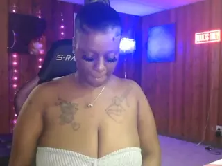 Qveen Purp's Live Sex Cam Show