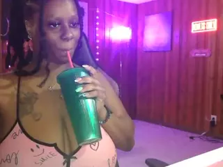 Qveen Purp's Live Sex Cam Show